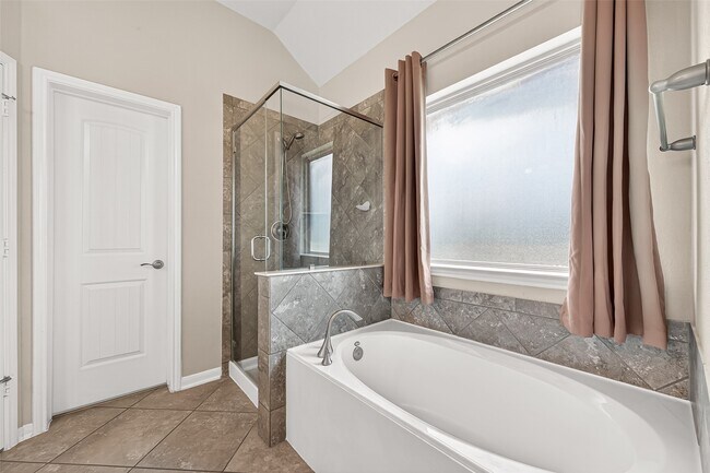 Building Photo - 24527 Royal Pike Dr