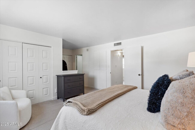 Building Photo - 5020 N Granite Reef Rd