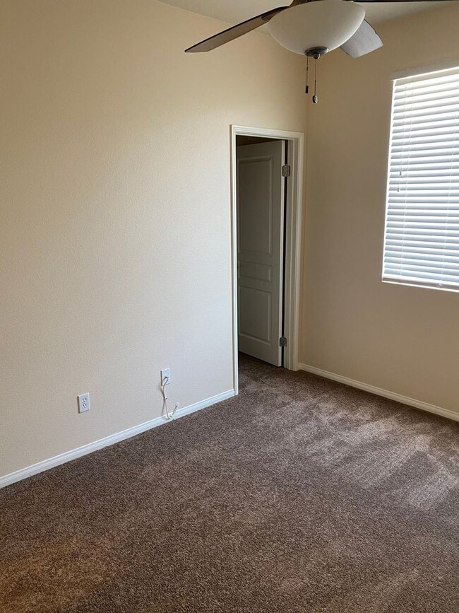 Building Photo - 3 BEDROOM VICTORVILLE HOME