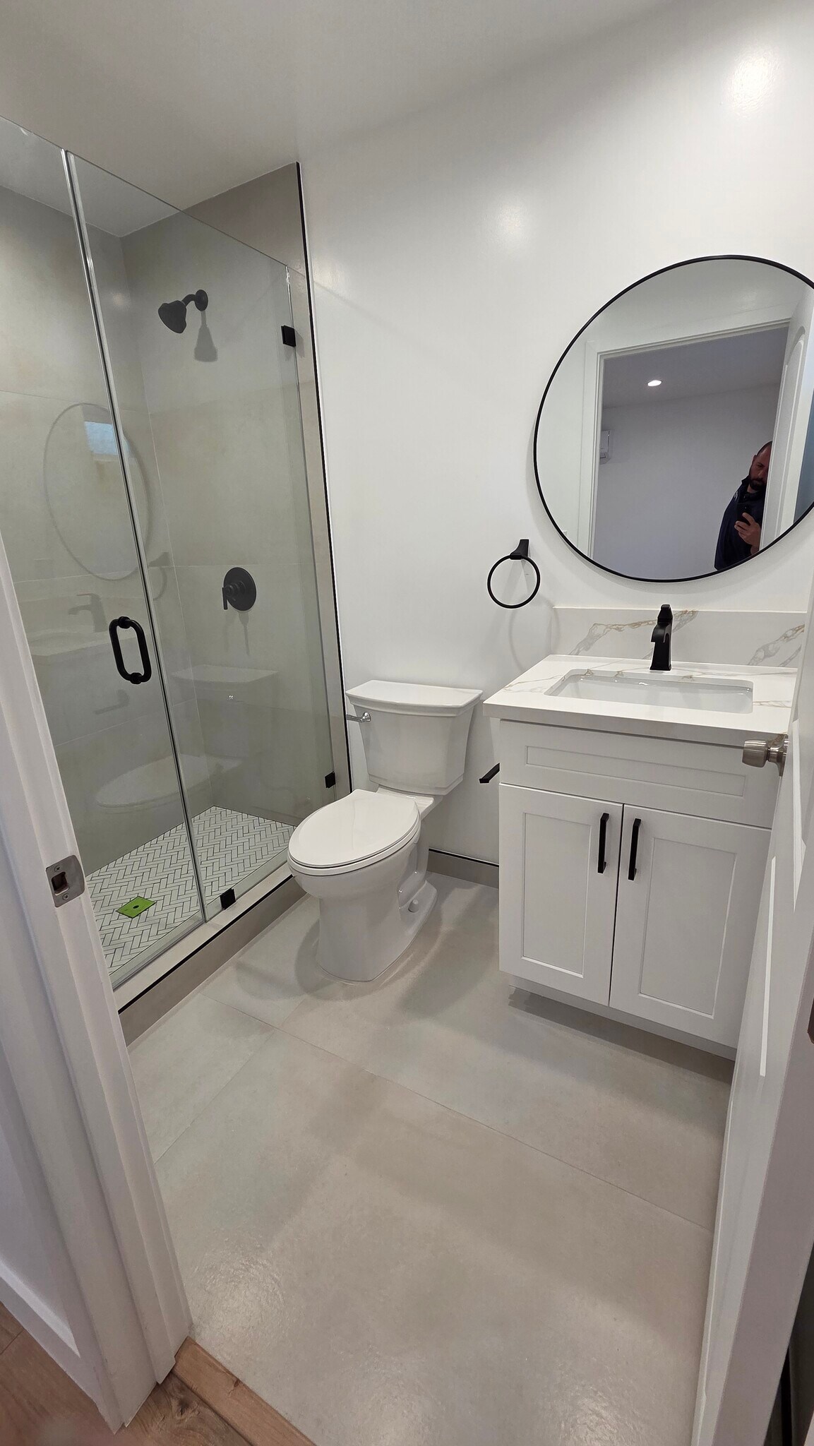 Building Photo - 805 W Glenoaks Blvd