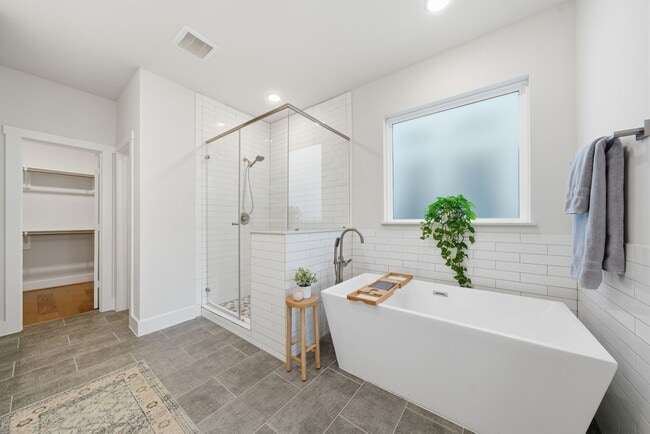 Building Photo - 1807 Bingham St