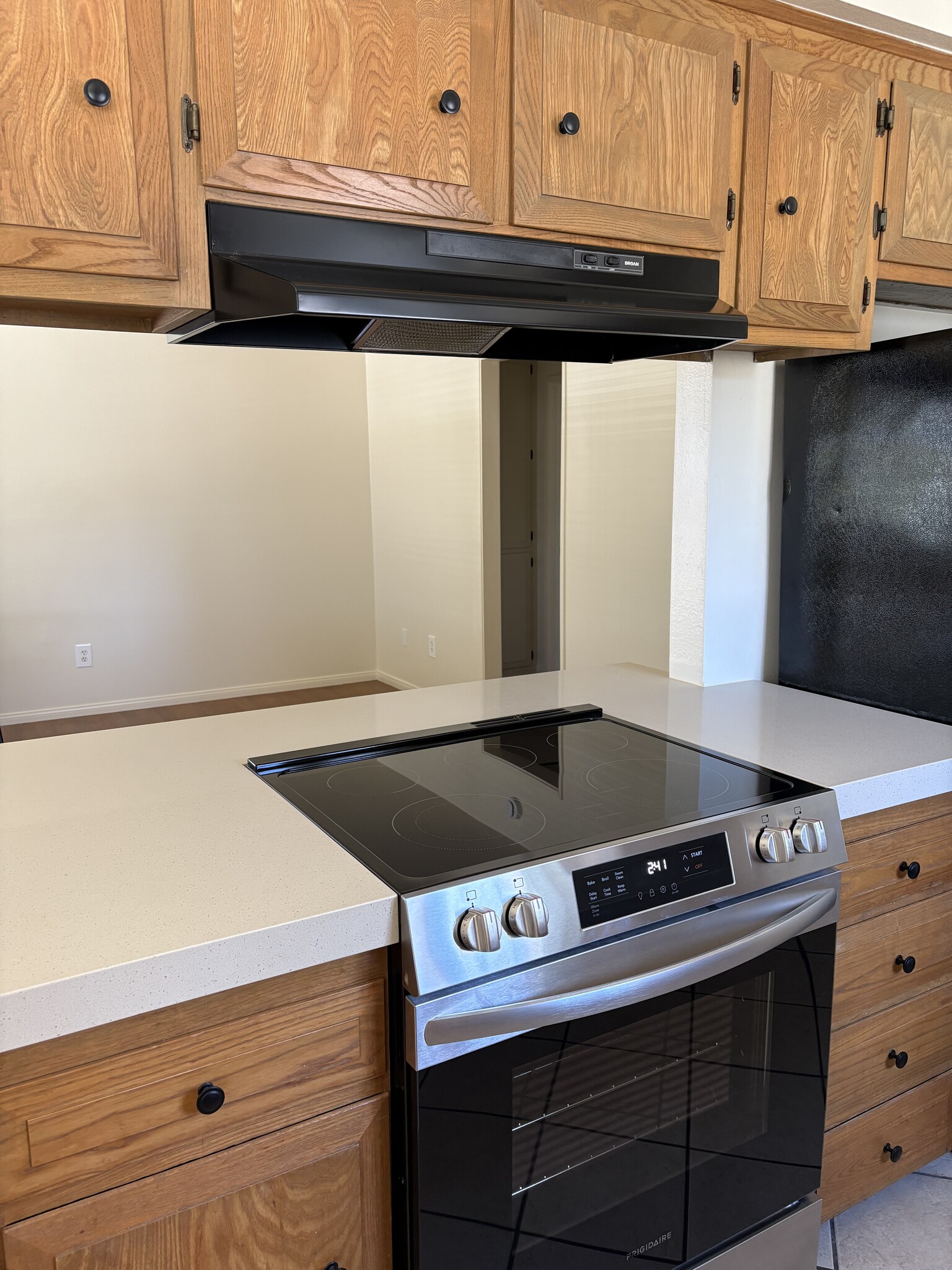 Range - 1239 Amethyst St