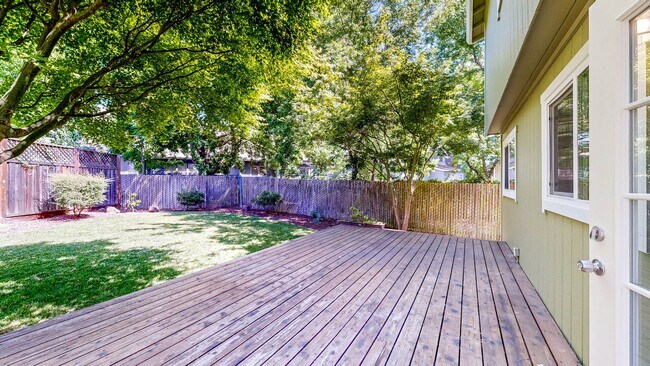 Building Photo - 360 Manka Cir