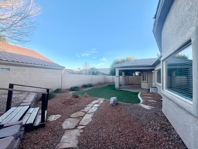Building Photo - 2470 sq ft, remodeled single story, hard to find 5 bed, 2.5 bath, 2 car garage in guard gated Sta...
