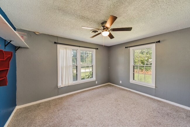 Building Photo - 1002 Lowrie St