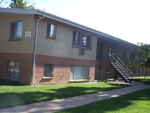 Building Photo - LE2012