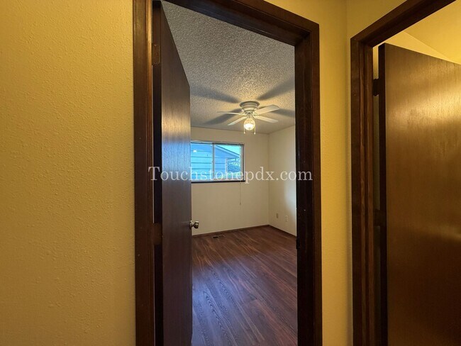 Building Photo - Welcoming 2BD/1BA Duplex w/ Mini-Split HVAC + Off-Street Parking