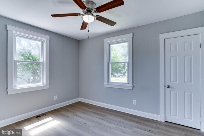 Building Photo - 1227 Tyler Ave