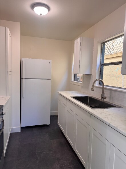 Building Photo - 210 S E St