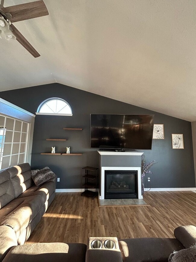 Building Photo - Short term Furnished Home