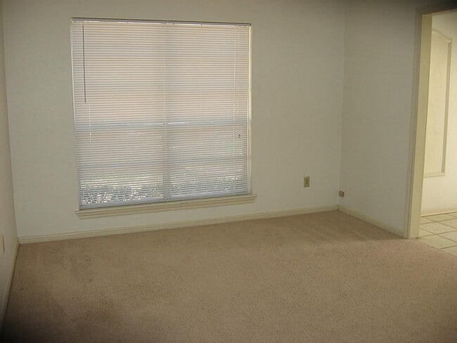 Building Photo - 25407 Tuckahoe Ln