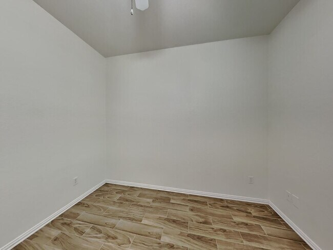 Building Photo - 6401 Downeast Dr