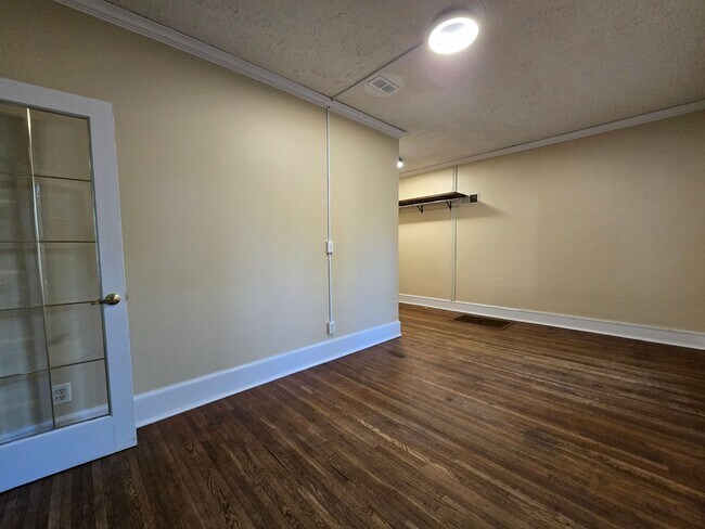 Building Photo - 610 N Mclean St