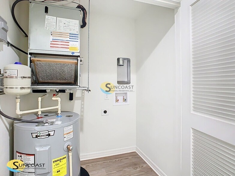 Building Photo - 3821 SW 43rd Ct