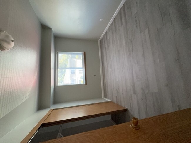 Building Photo - Cute 2 bedroom 1 bath Apartment