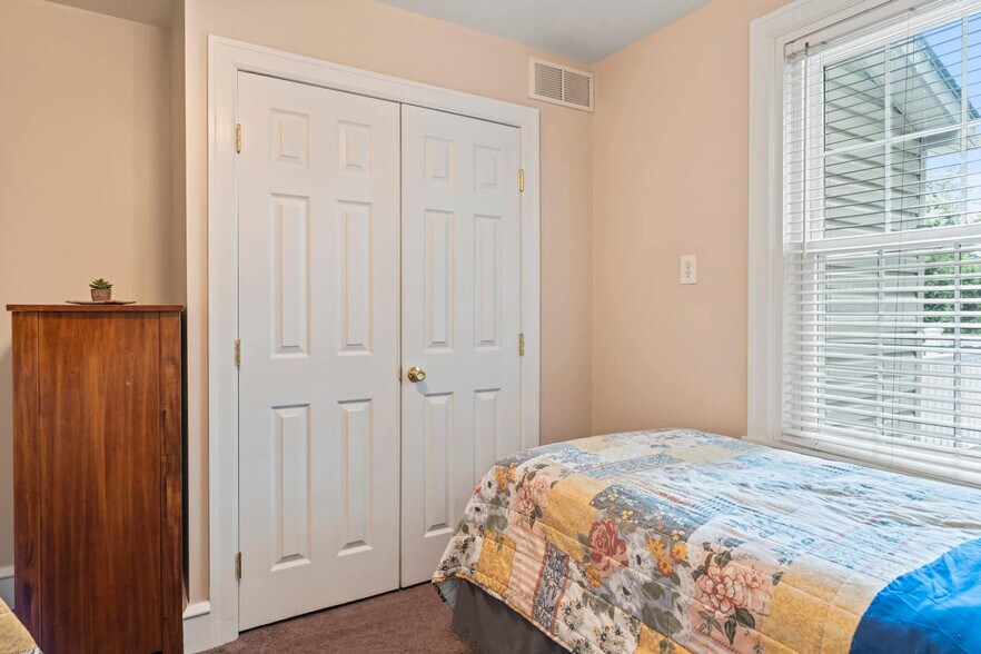 Building Photo - 42 Old Lancaster Rd