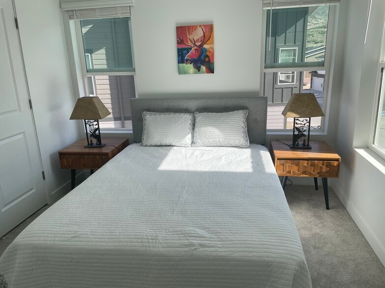 Bedroom with queen bed - 2479 Wildwood Ln