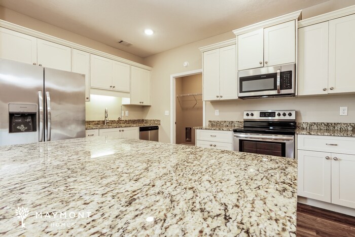 Building Photo - 1374 Oak Ln