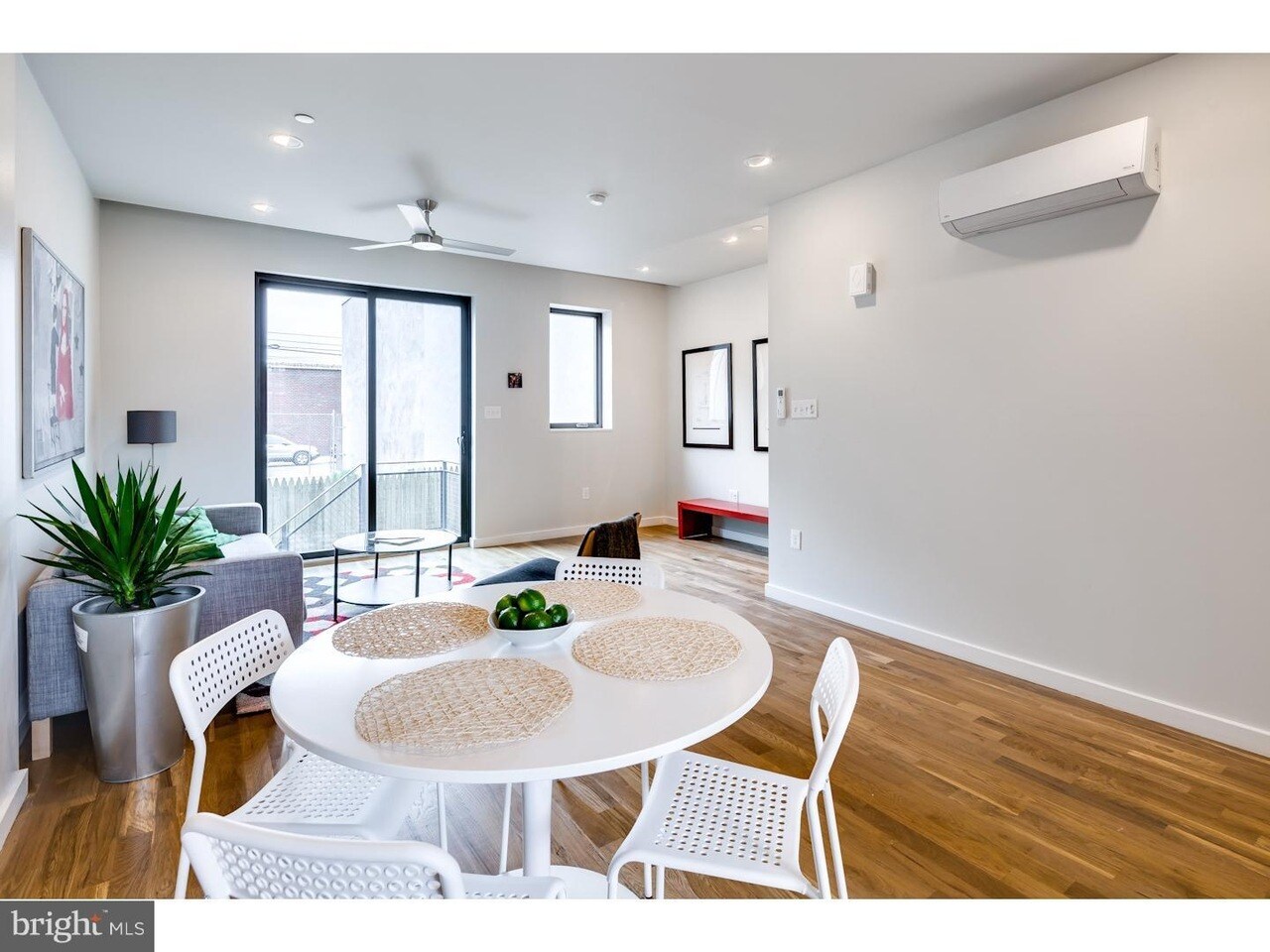 Building Photo - 1308 N Hope St