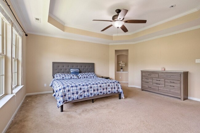 Building Photo - Beautiful 4 Bed 2.5 Bath