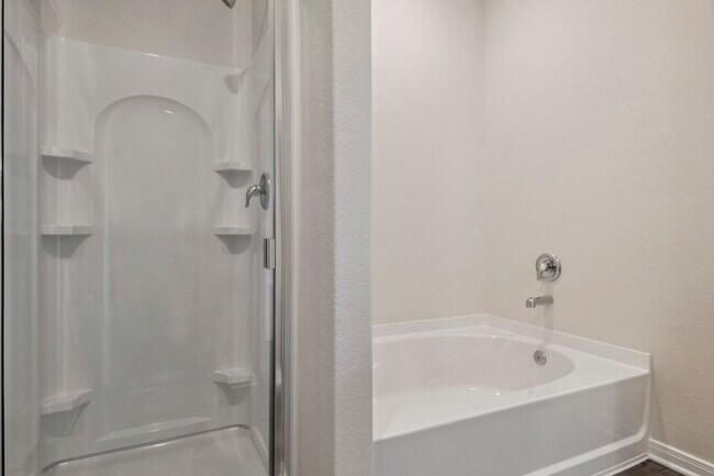 Building Photo - 15415 Maple Ter Dr