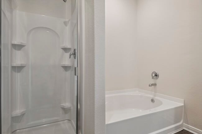 Building Photo - 15463 Maple Ter Dr