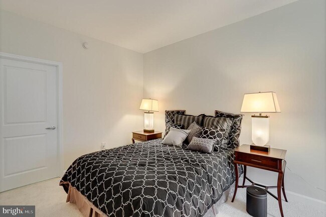 Building Photo - 1111 25th St NW