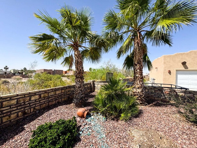 Building Photo - “Well Maintained 2-Bedroom, 2-Bathroom Home in Foothills”