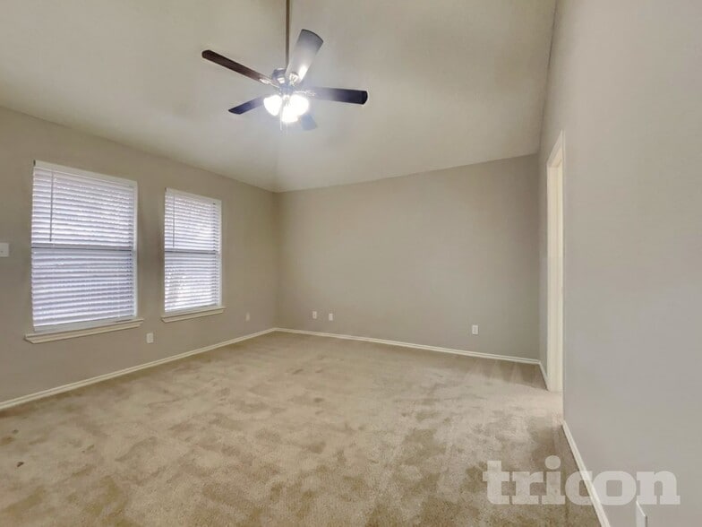 Building Photo - 1205 Laurel Ln