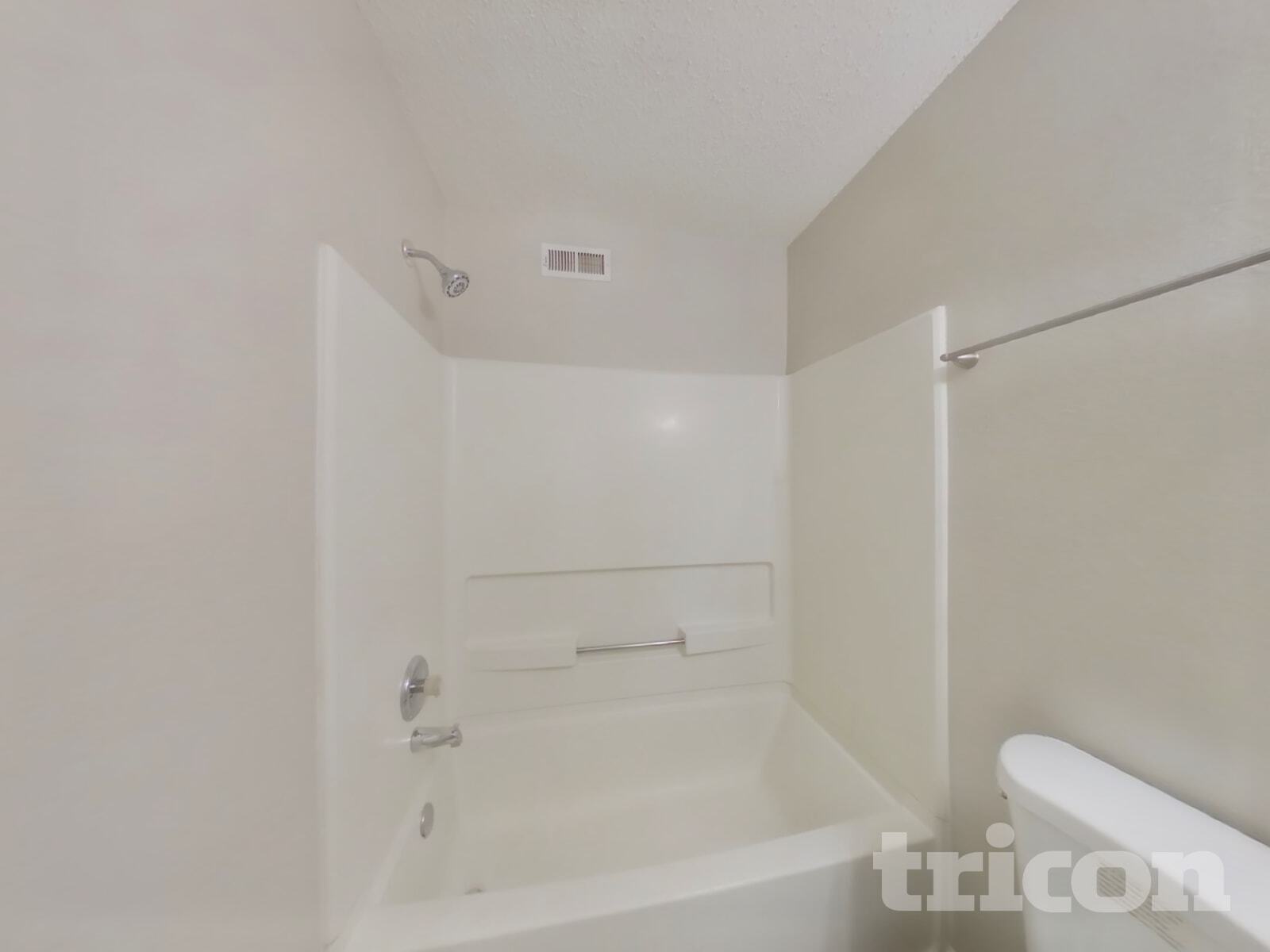 Building Photo - 1302 Crescent Dr