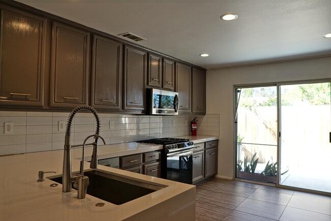 Building Photo - 51945 Avenida Madero