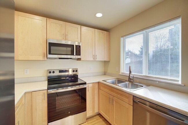 Building Photo - 3Bd/2.5Ba Lynnwood Duplex