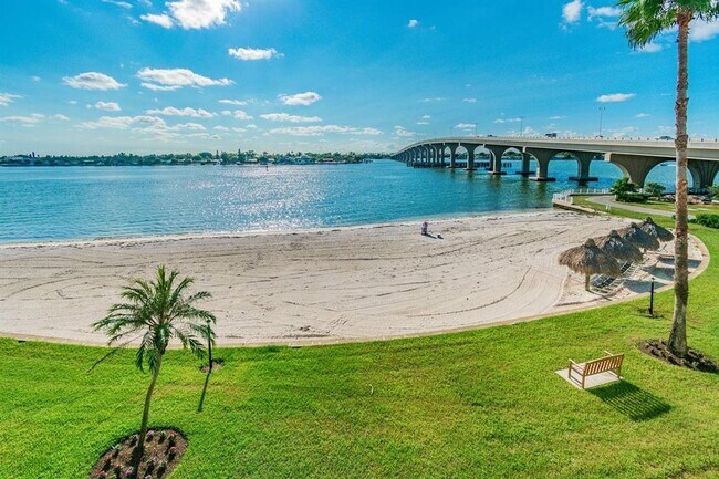 Building Photo - 5901 Bahia Del Mar Cir N