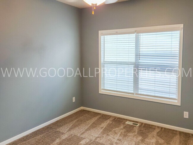 Building Photo - 4 Bedroom 3 Bath in Glynn Village!