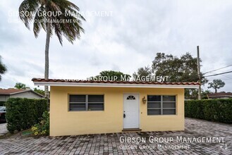 Building Photo - Spacious 1/1 by Las Olas with Washer and D...