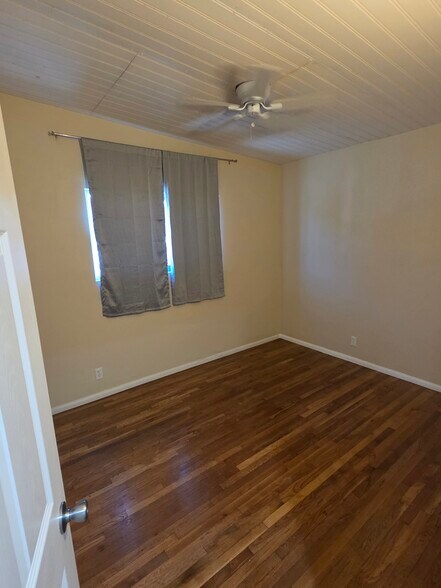 Building Photo - 15360 Saticoy St