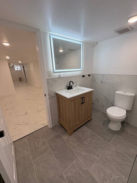 Building Photo - 1331 Dickinson St