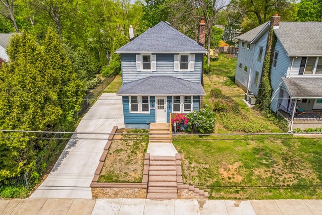 Building Photo - 725 Belmont Ave