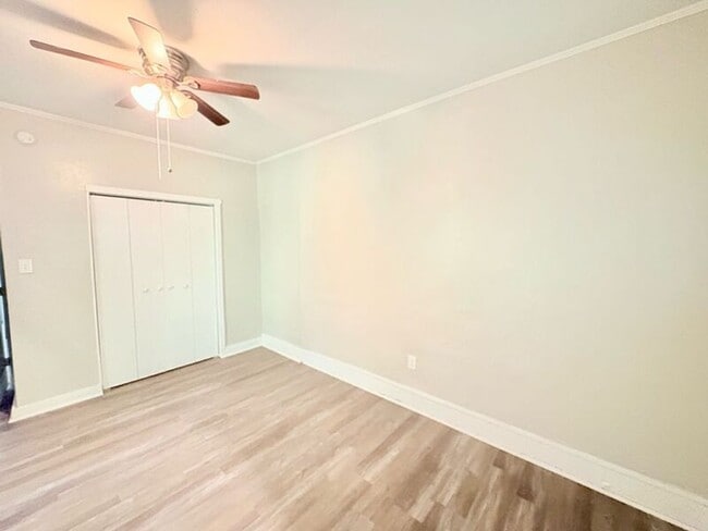 Building Photo - 533 Broadway St