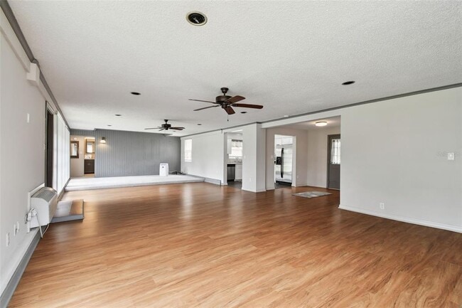Building Photo - 206 N Montclair Ave