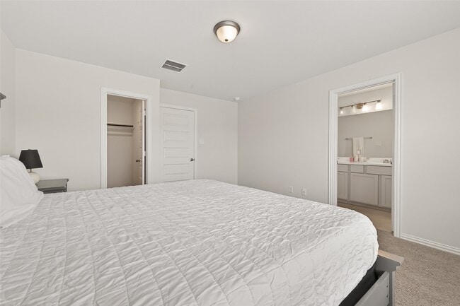 Building Photo - 27926 Western Crk Ct