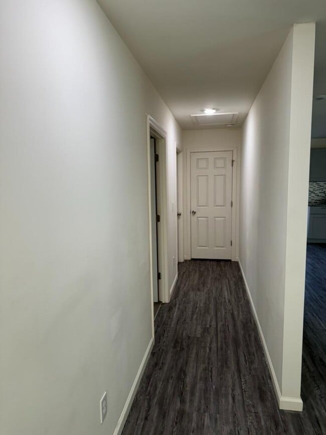 Building Photo - 618 Center St