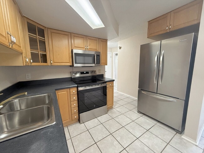 Building Photo - "Charming 2-Bedroom, 2-Bath Oasis with 1400 Sq Ft of Comfort in Port Richey!"