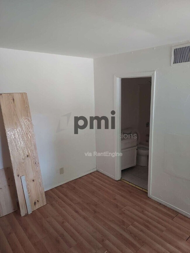 Building Photo - 904 W Macon St