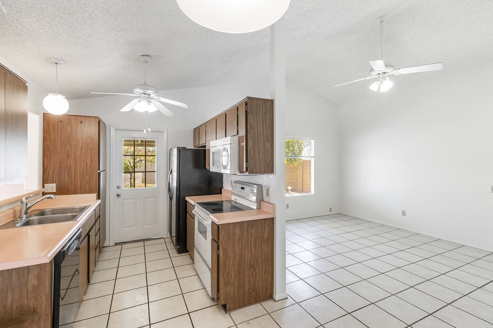 Building Photo - 16216 N 16th Pl