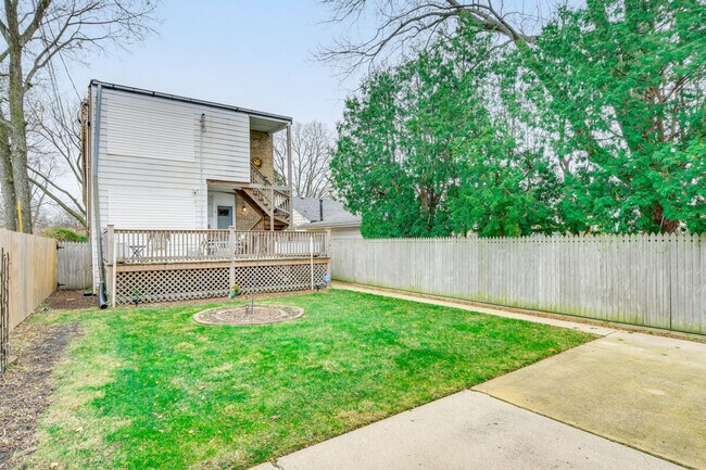 Building Photo - 1540 Fowler Ave