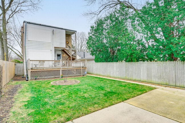 Building Photo - 1546 Fowler Ave