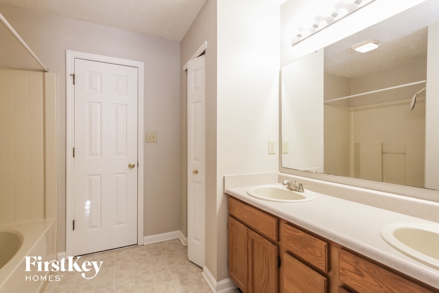 Building Photo - 5871 Marco Ct