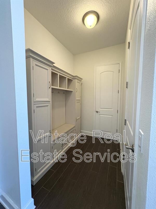 Building Photo - 4645 Butler National Dr