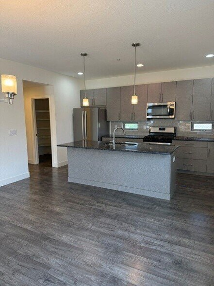 Building Photo - 19488 E Sunset Cir